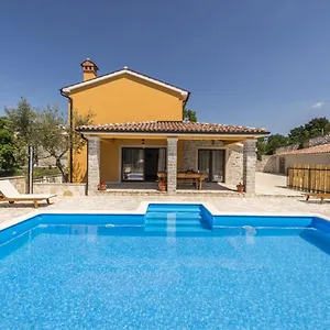 Spacious Four-bedroom Marija Villa